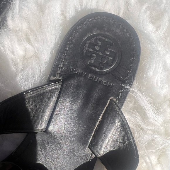Tory Burch Breely Black Patent Gold Logo Flower Flip-Flops Sandals US 7 - Picture 3 of 6